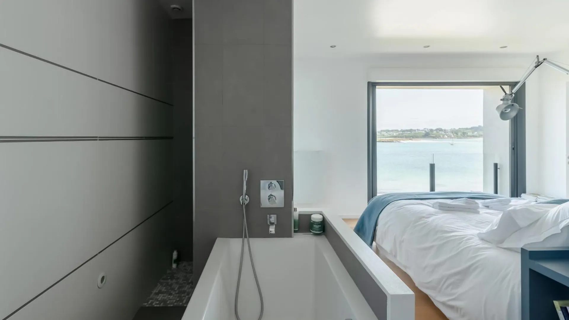 Holiday home Ty Korejou - Splendide Maison Avec Sauna Les Pieds Dans L'Eau Plouguerneau France